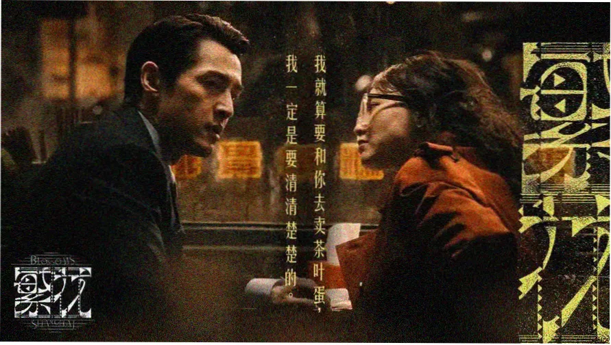 特色私人影院外立面与暖色灯箱的夜间景象